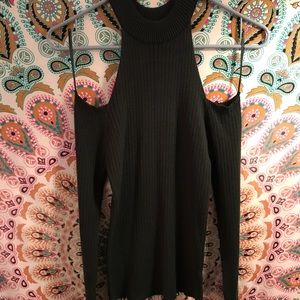 Ribbed open shoulder top